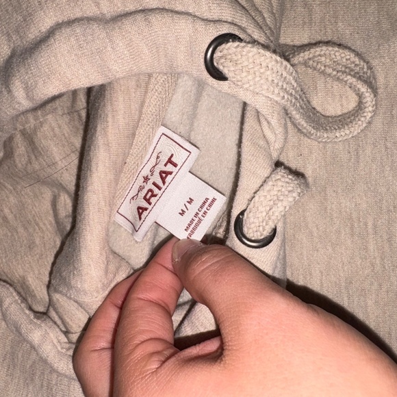 ARIAT Logo 2.0 Hoodie Womens - Picture 3 of 3